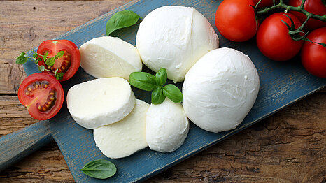 Mozzarella és egyéb sajtipari termékek gyártása a Project Food gépeivel Mozzarella és egyéb sajtipari termékek gyártása a Project Food gépeivel